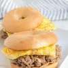 Bagel Au Steak, Aux Œufs Et Au Fromage