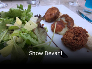 Show Devant réservation de table